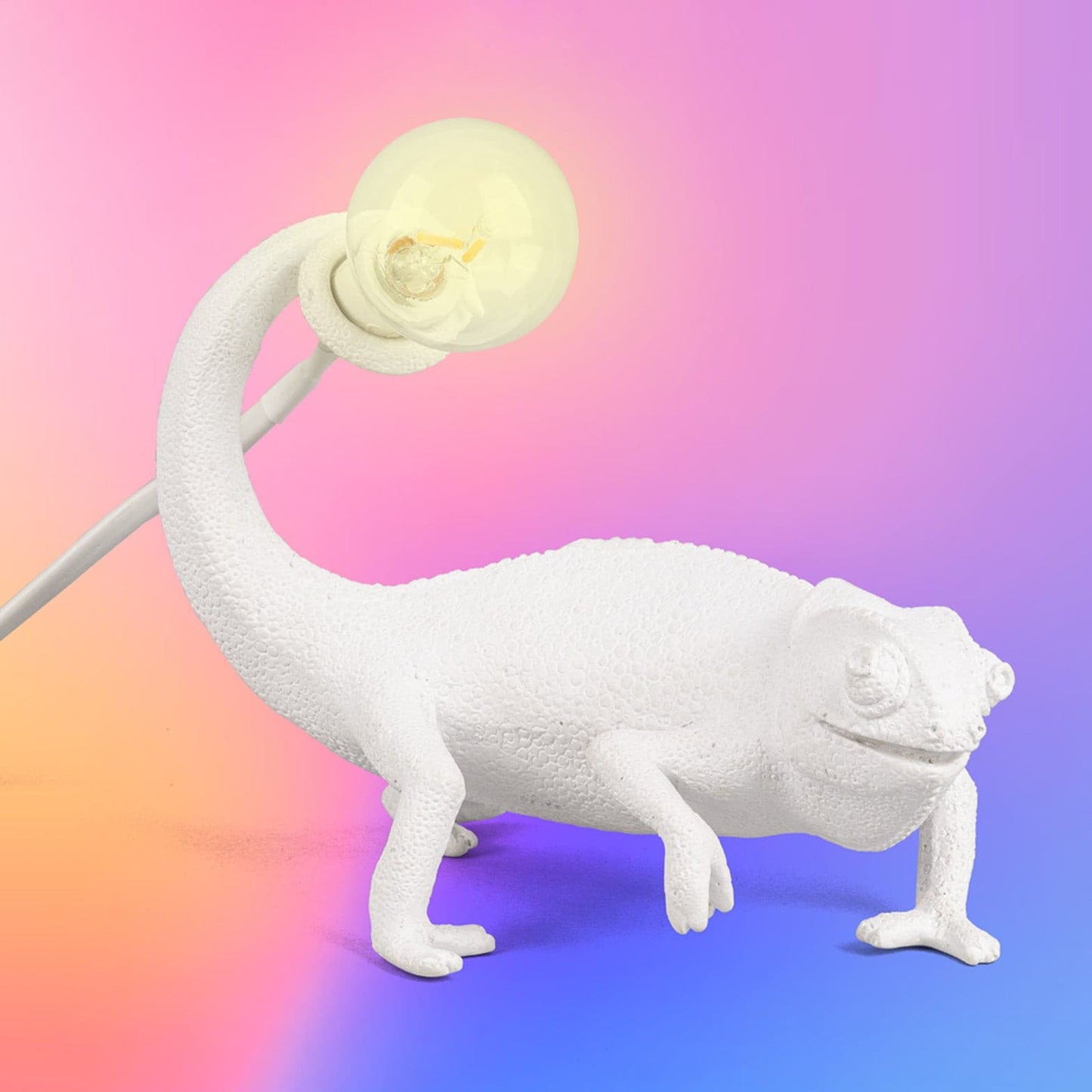CamouGlow – Resin Table Lamp with Charming Chameleon Detail