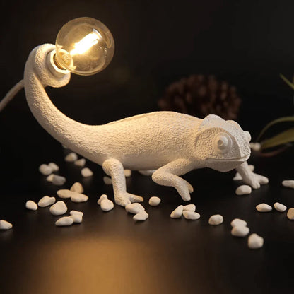 CamouGlow – Resin Table Lamp with Charming Chameleon Detail