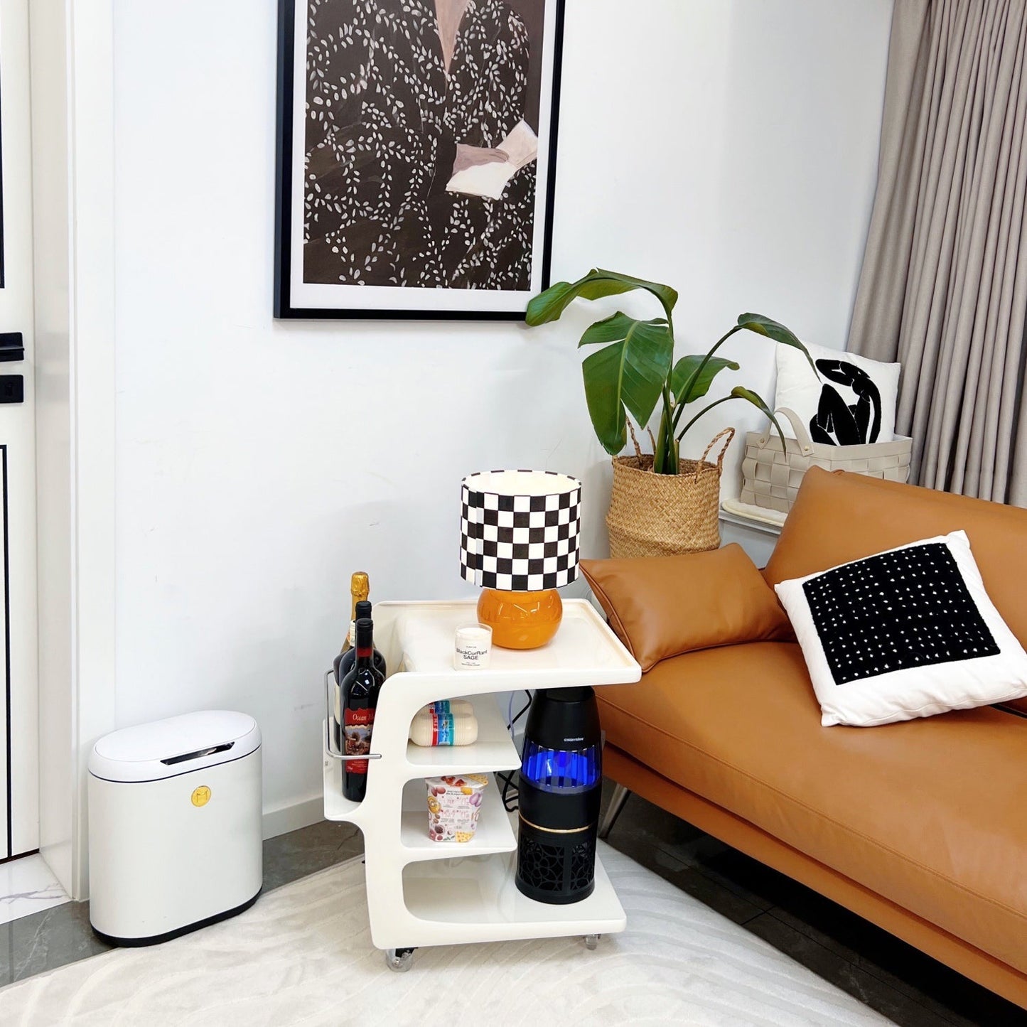 CubeAura - Lámpara de Mesa Geométrica Elegante