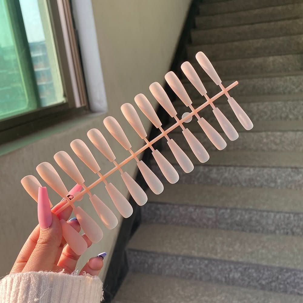 ChicNails Matte Press-On Nails – Elegant Artificial Nails in 13 Colors 10