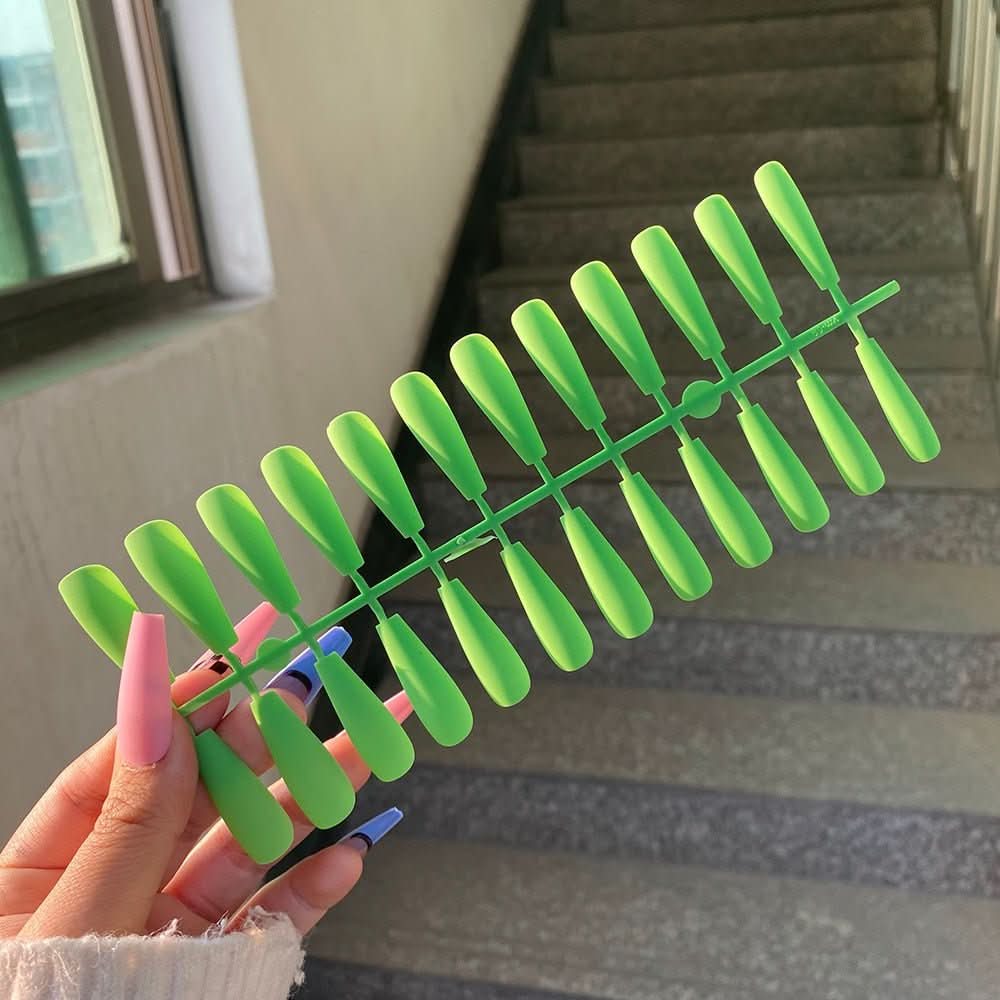 ChicNails Matte Press-On Nails – Elegant Artificial Nails in 13 Colors 18