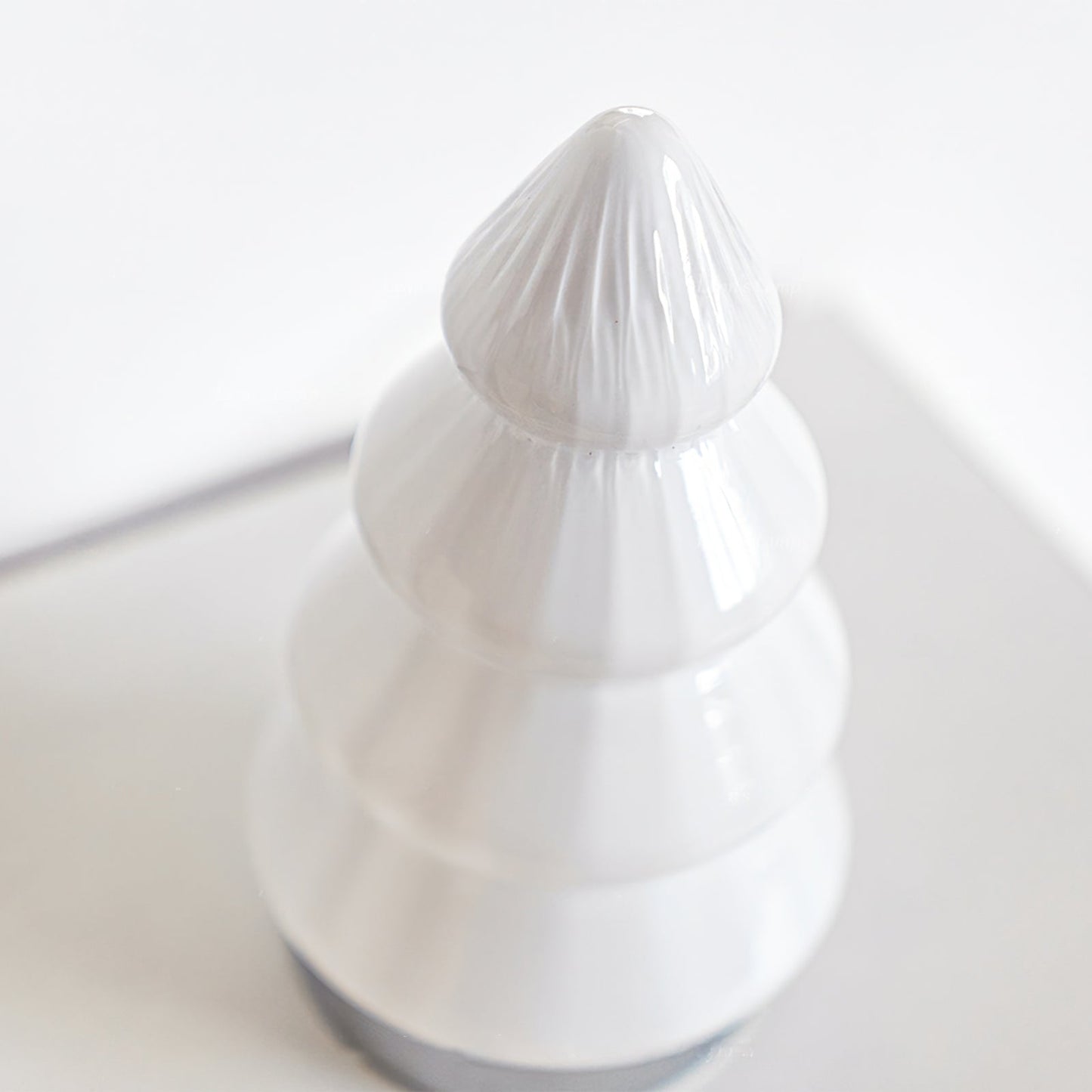 LuxeBranch – Lámpara de Mesa Inspirada en Árboles Sofisticada