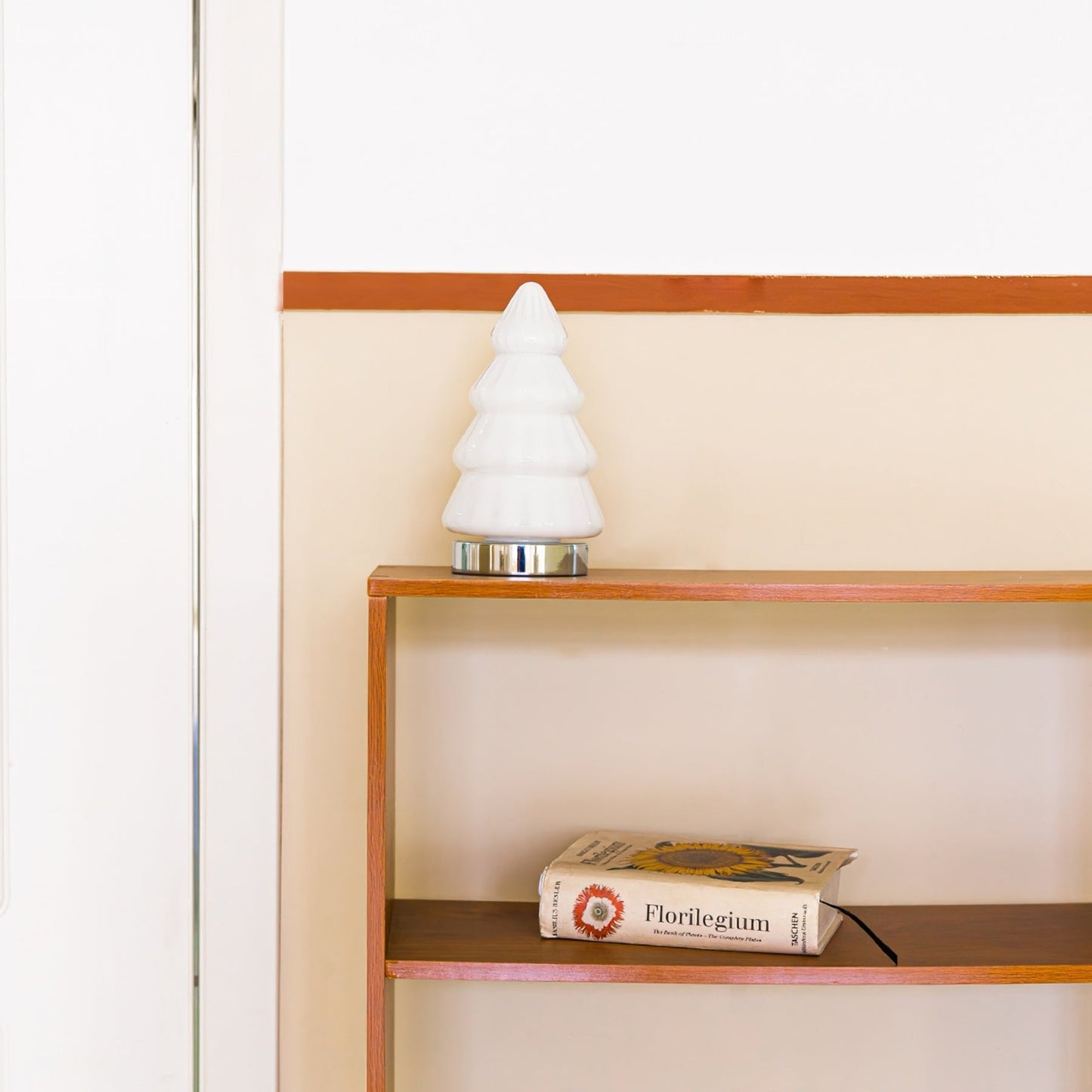 LuxeBranch – Lámpara de Mesa Inspirada en Árboles Sofisticada