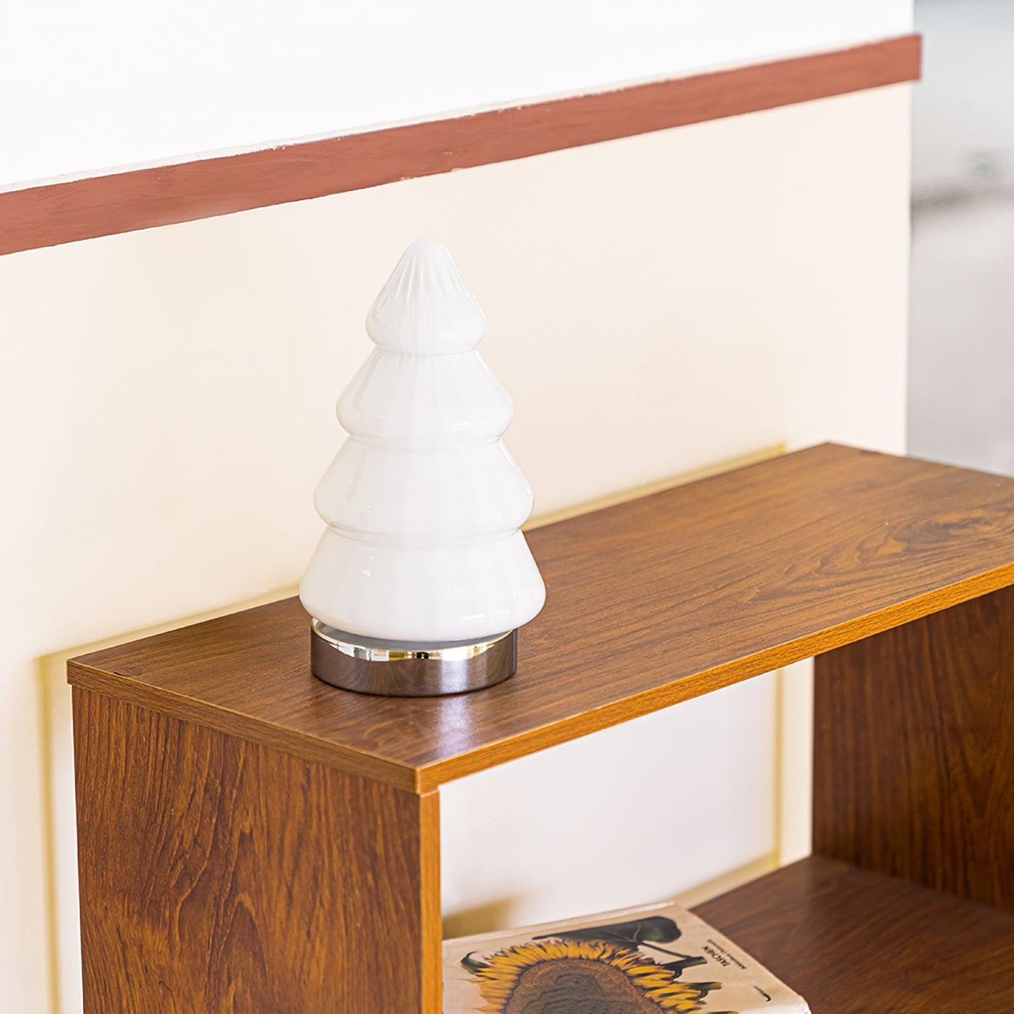 LuxeBranch – Lámpara de Mesa Inspirada en Árboles Sofisticada