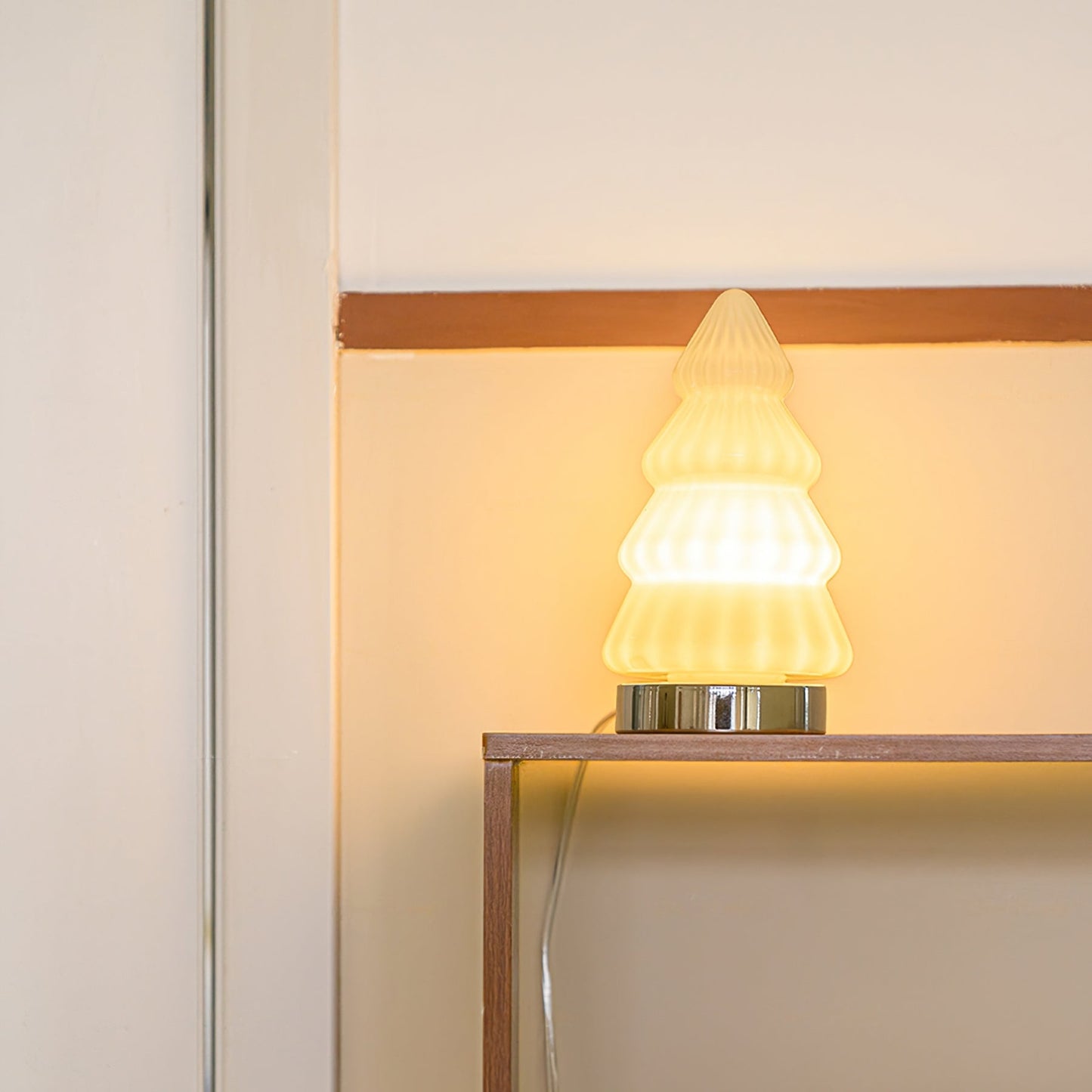 LuxeBranch – Lámpara de Mesa Inspirada en Árboles Sofisticada