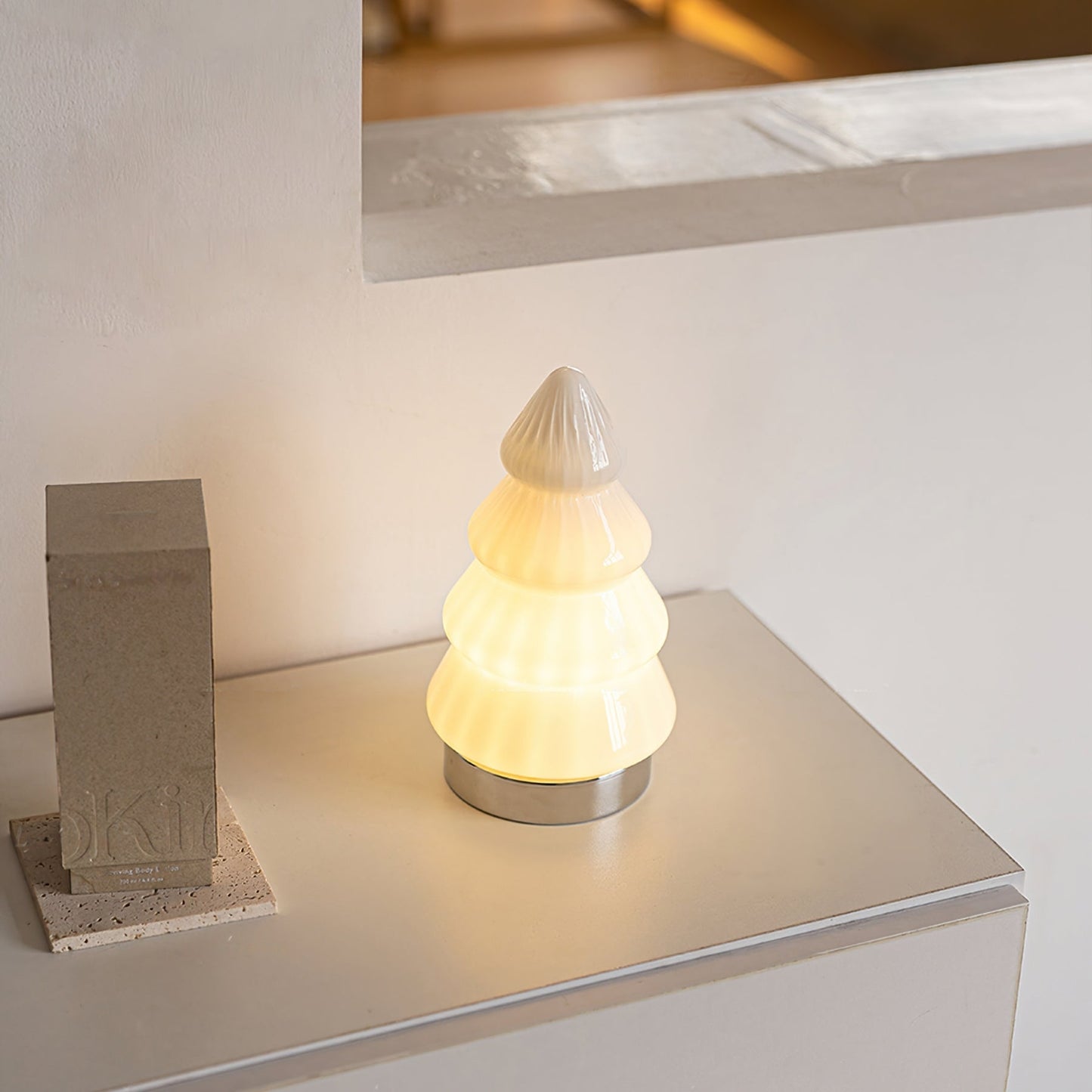 LuxeBranch – Lámpara de Mesa Inspirada en Árboles Sofisticada