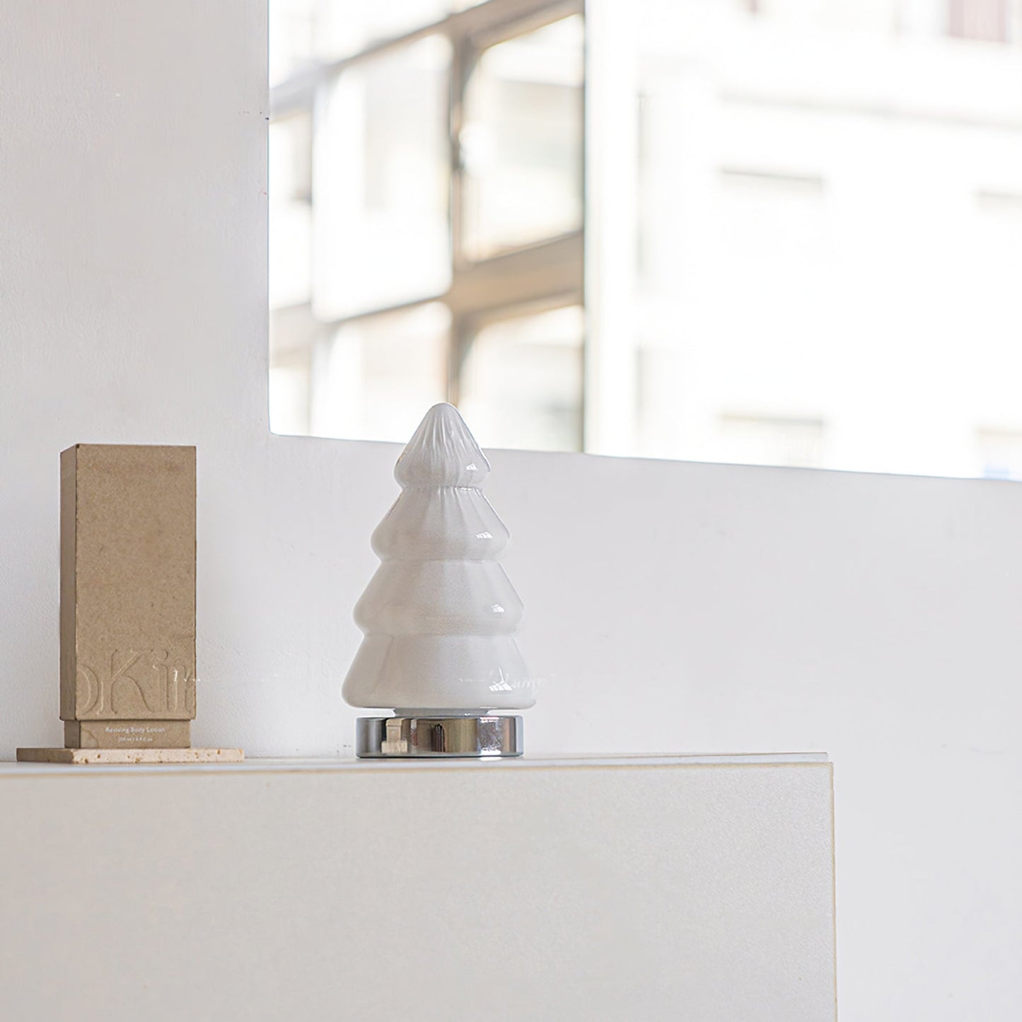 LuxeBranch – Lámpara de Mesa Inspirada en Árboles Sofisticada