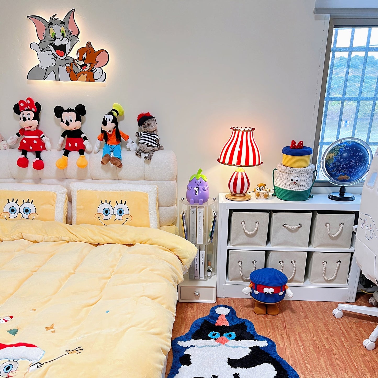 JollyGlow - Bordlampe med cirkuselementer og livlig belysning