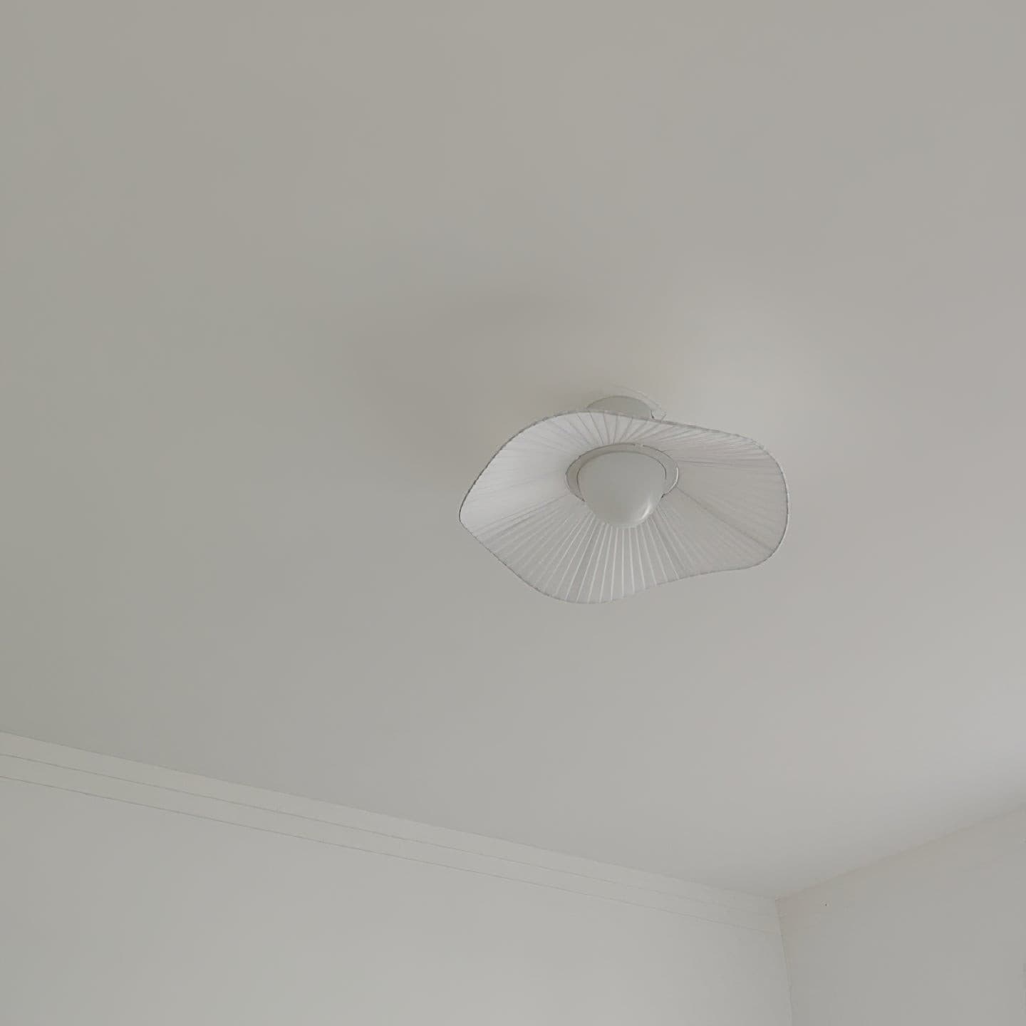 SkyLuxe - Lampe de plafond avec détails en nuage et diffusion de lumière chaude