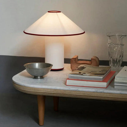 LuxeBeam - Elegant og Moderne Bordlampe