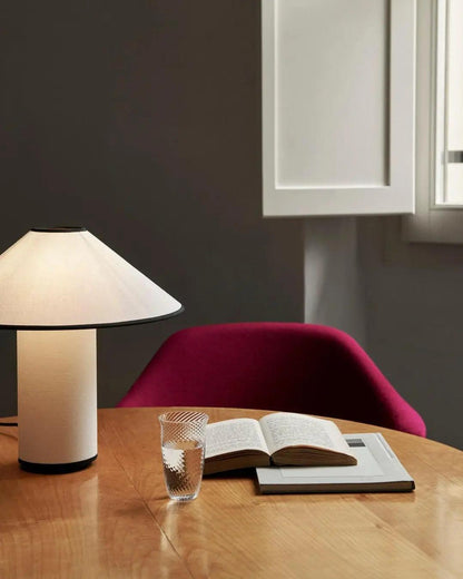 LuxeBeam - Elegant og Moderne Bordlampe