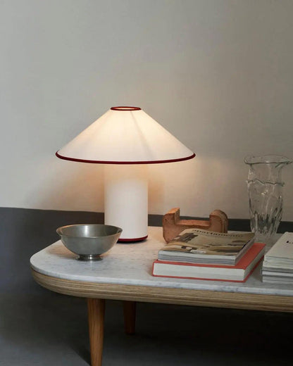 LuxeBeam - Elegant og Moderne Bordlampe