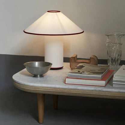 LuxeBeam - Elegant og Moderne Bordlampe