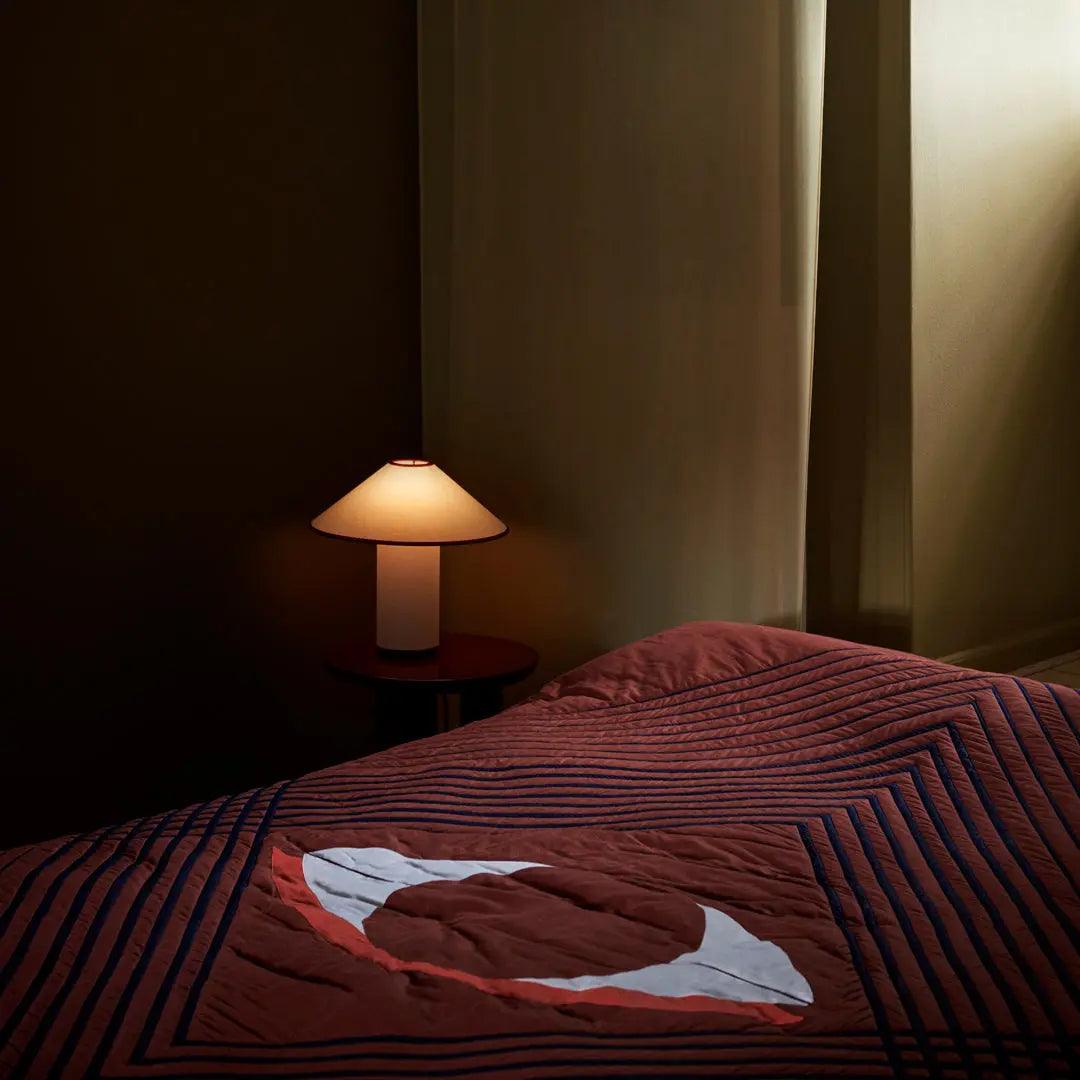 LuxeBeam - Elegant og Moderne Bordlampe