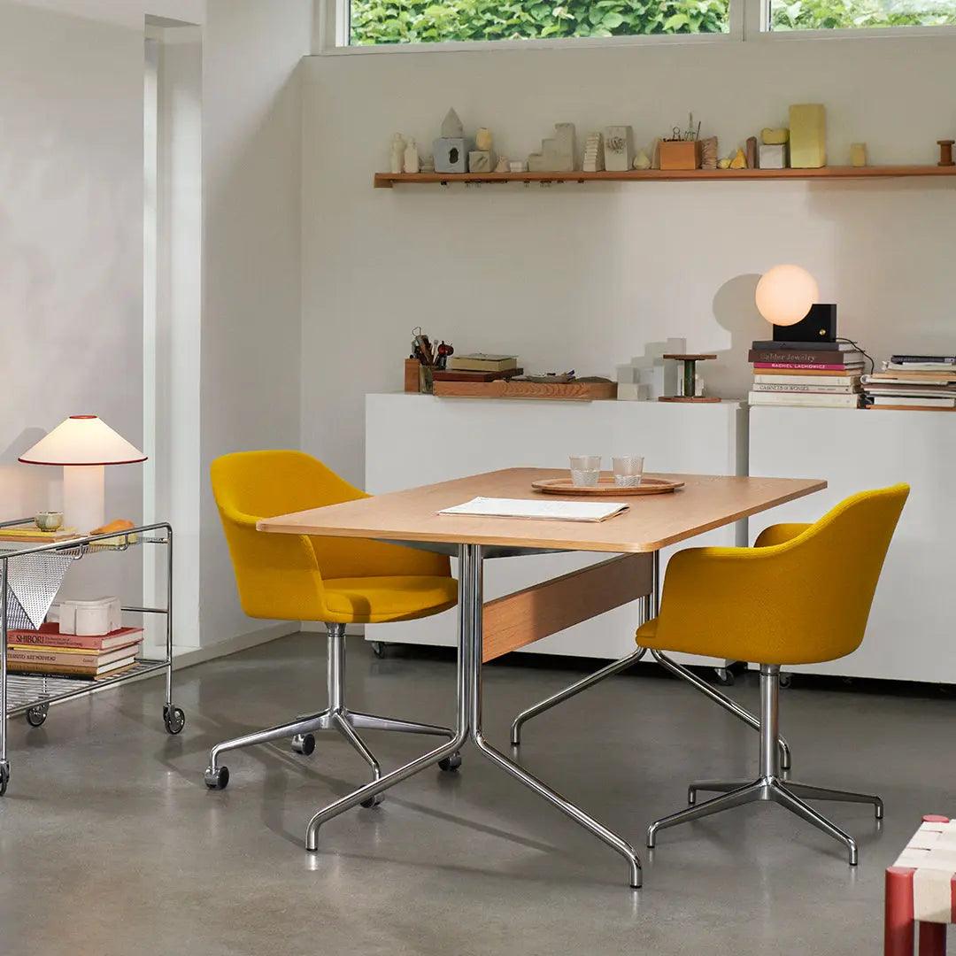 LuxeBeam - Elegant og Moderne Bordlampe