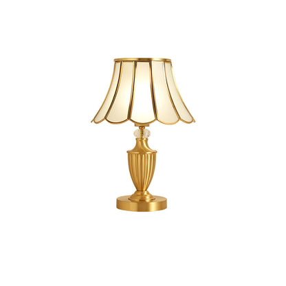 ChicLuxe – Minimalist Table Lamp with Gold Stem