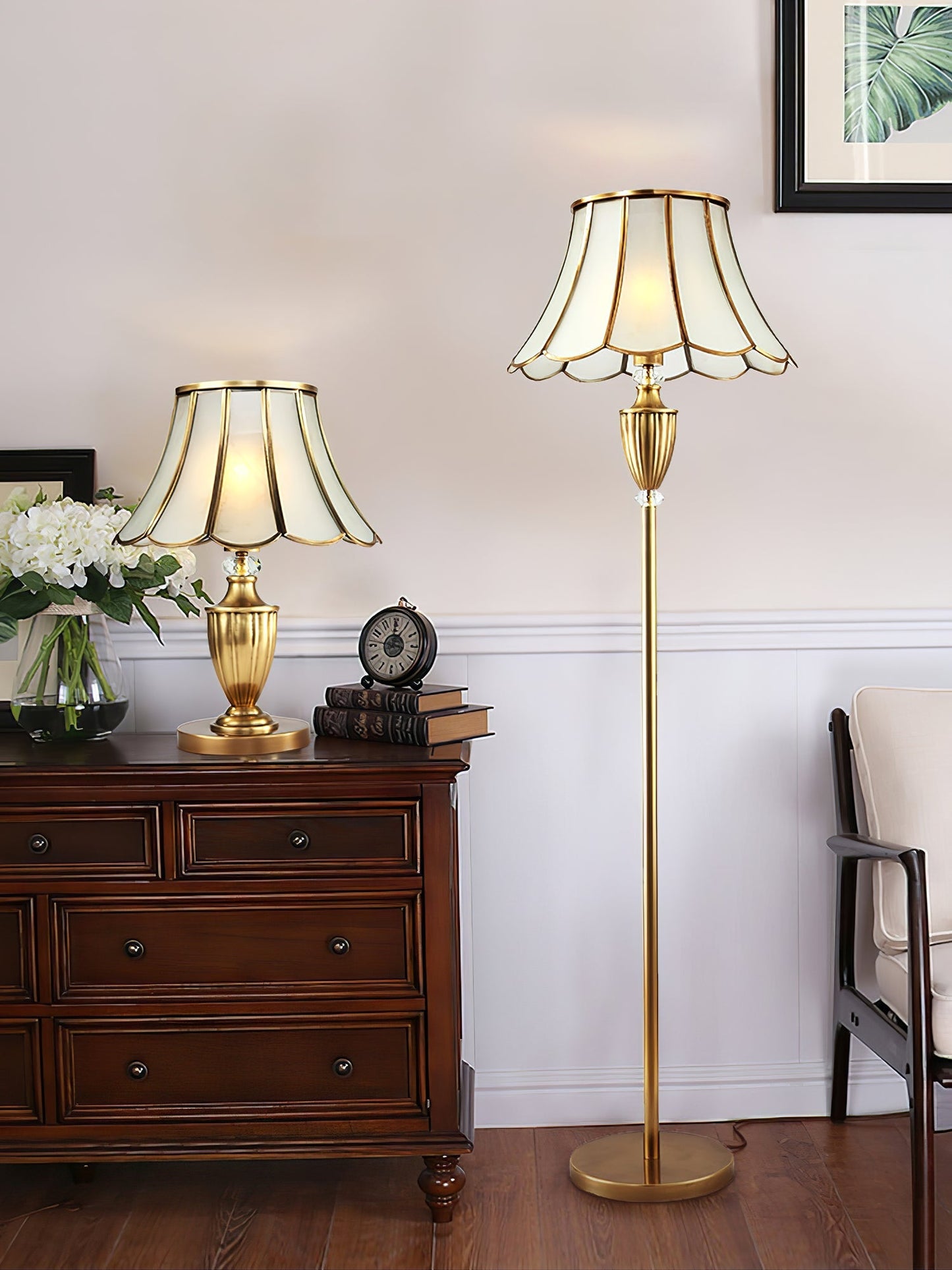 ChicLuxe – Minimalist Table Lamp with Gold Stem