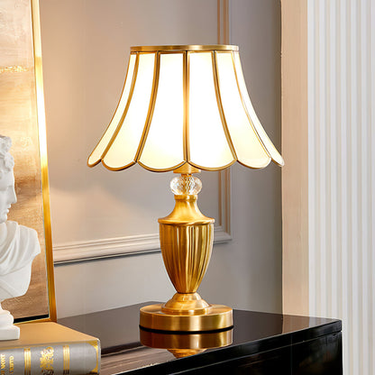 ChicLuxe – Minimalist Table Lamp with Gold Stem