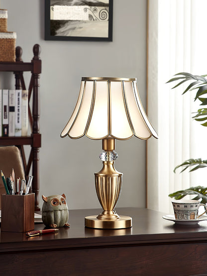 ChicLuxe – Minimalist Table Lamp with Gold Stem