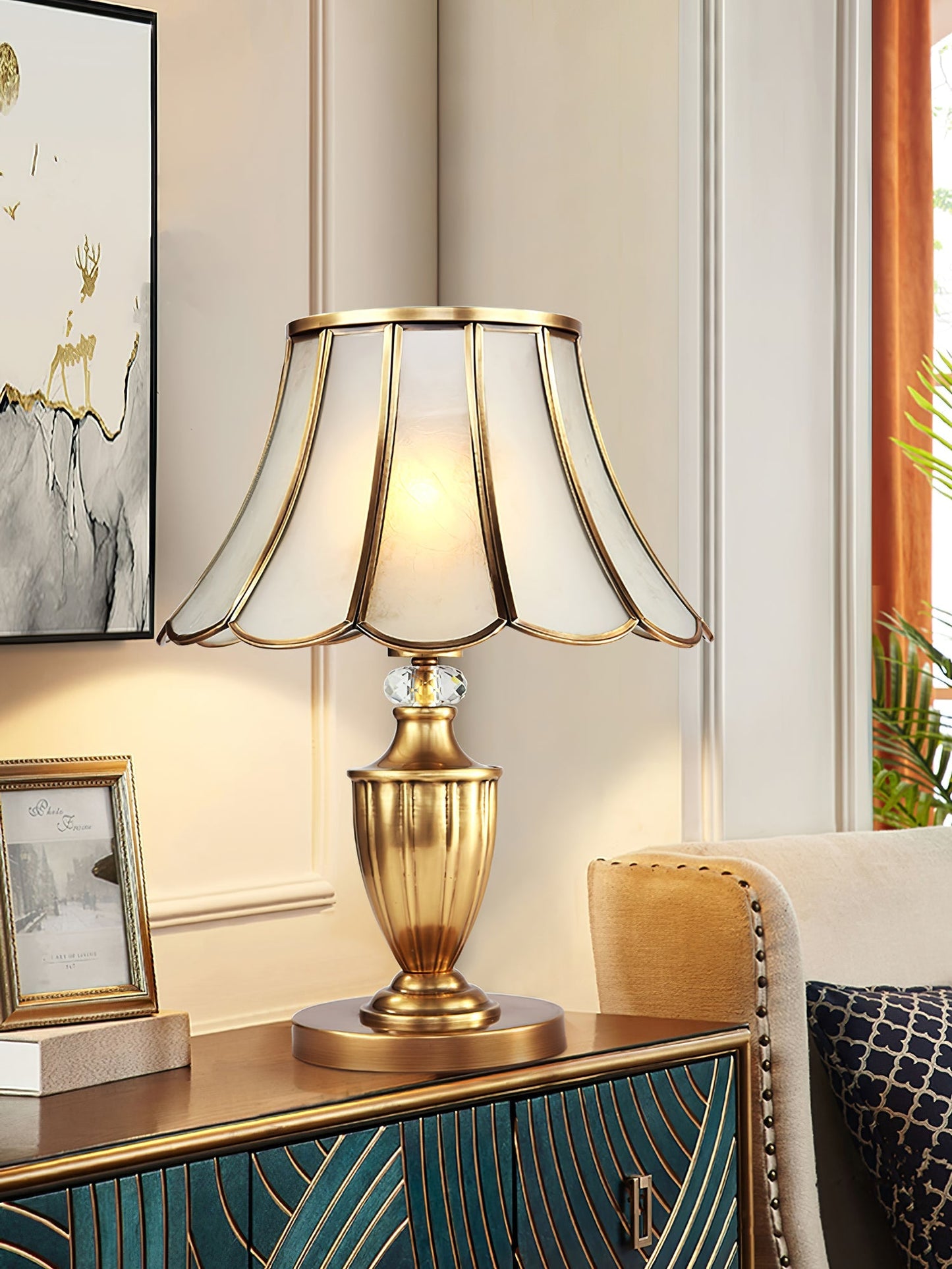 ChicLuxe – Minimalist Table Lamp with Gold Stem