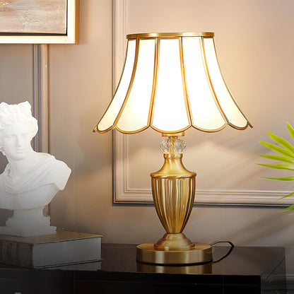 ChicLuxe – Minimalist Table Lamp with Gold Stem