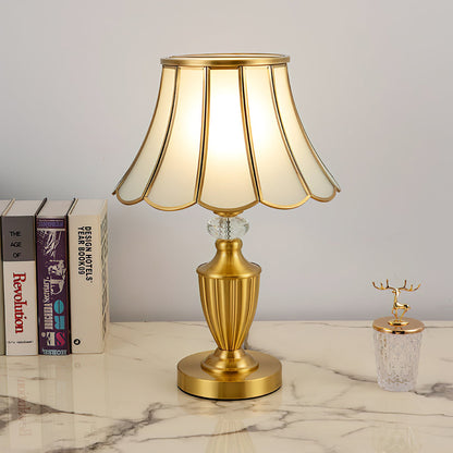 ChicLuxe – Minimalist Table Lamp with Gold Stem