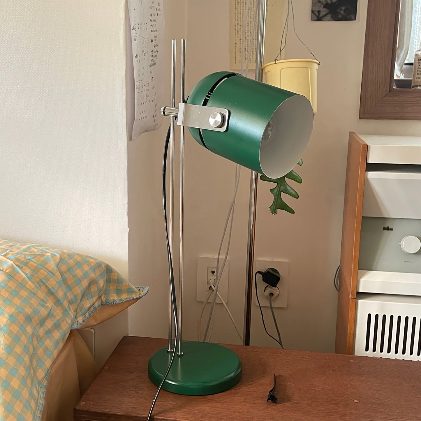 FlexLume - Lámpara Elegante con Diseño Flexible y Brillo Cálido