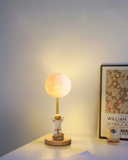 MoonGlow - Kreativ Bordlampe med Måneform og LED Lys