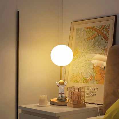 MoonGlow - Kreativ Bordlampe med Måneform og LED Lys