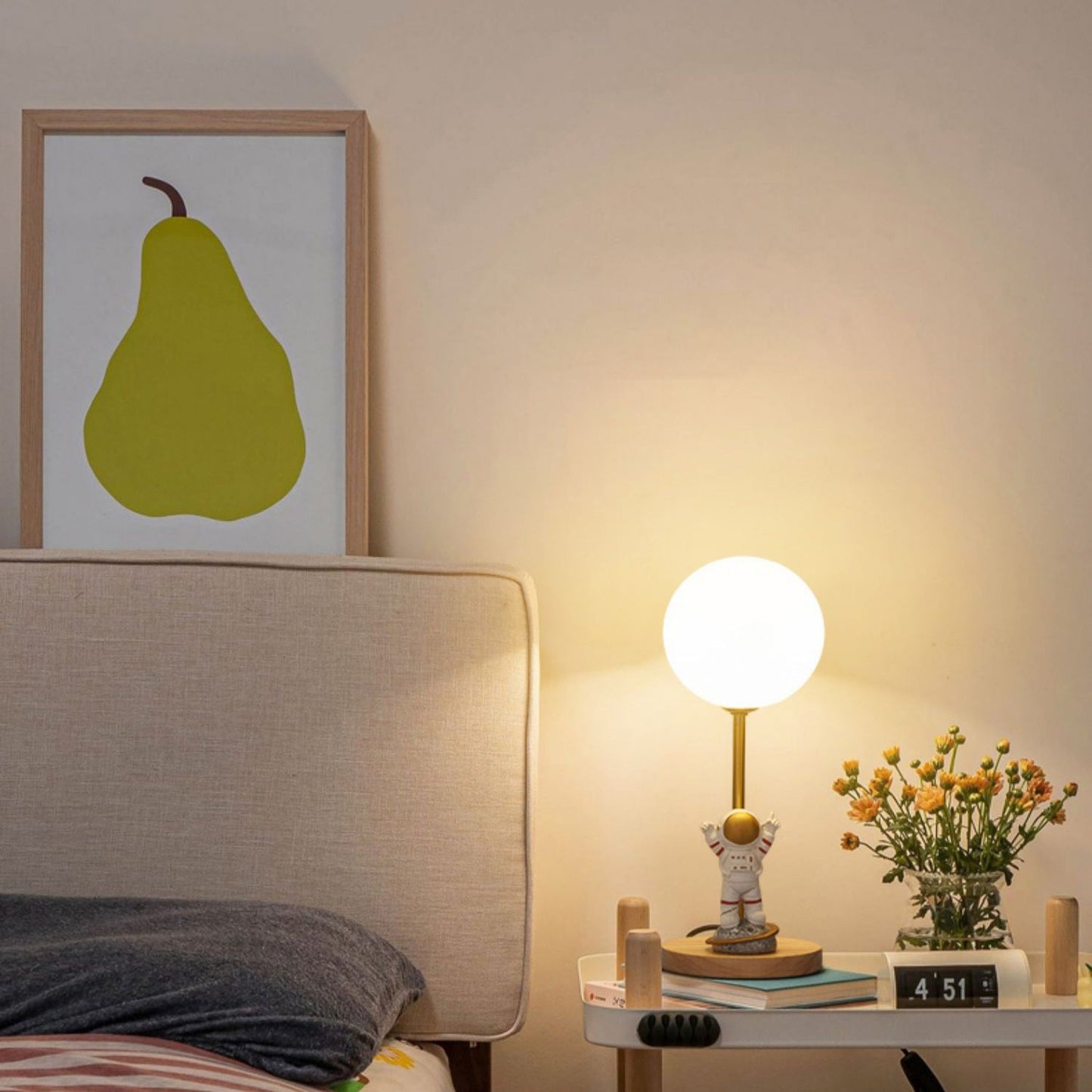 MoonGlow - Kreativ Bordlampe med Måneform og LED Lys