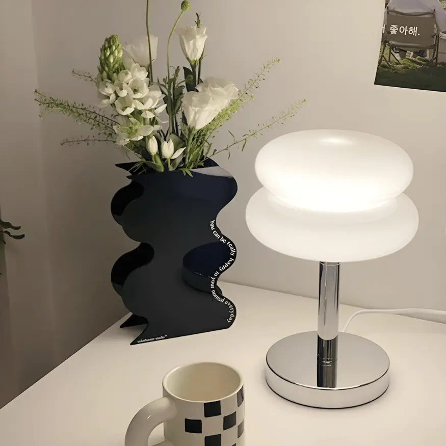 GlamoraLite - Elegante Lampada da Tavolo in Vetro per il Tuo Interno