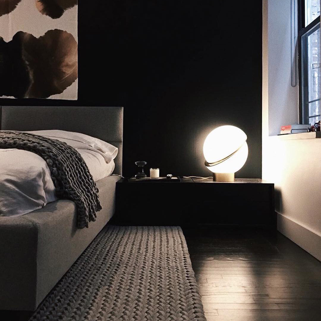 LuxeMoonbeam - Table Lamp with Unique Crescent Design and Cozy Radiance