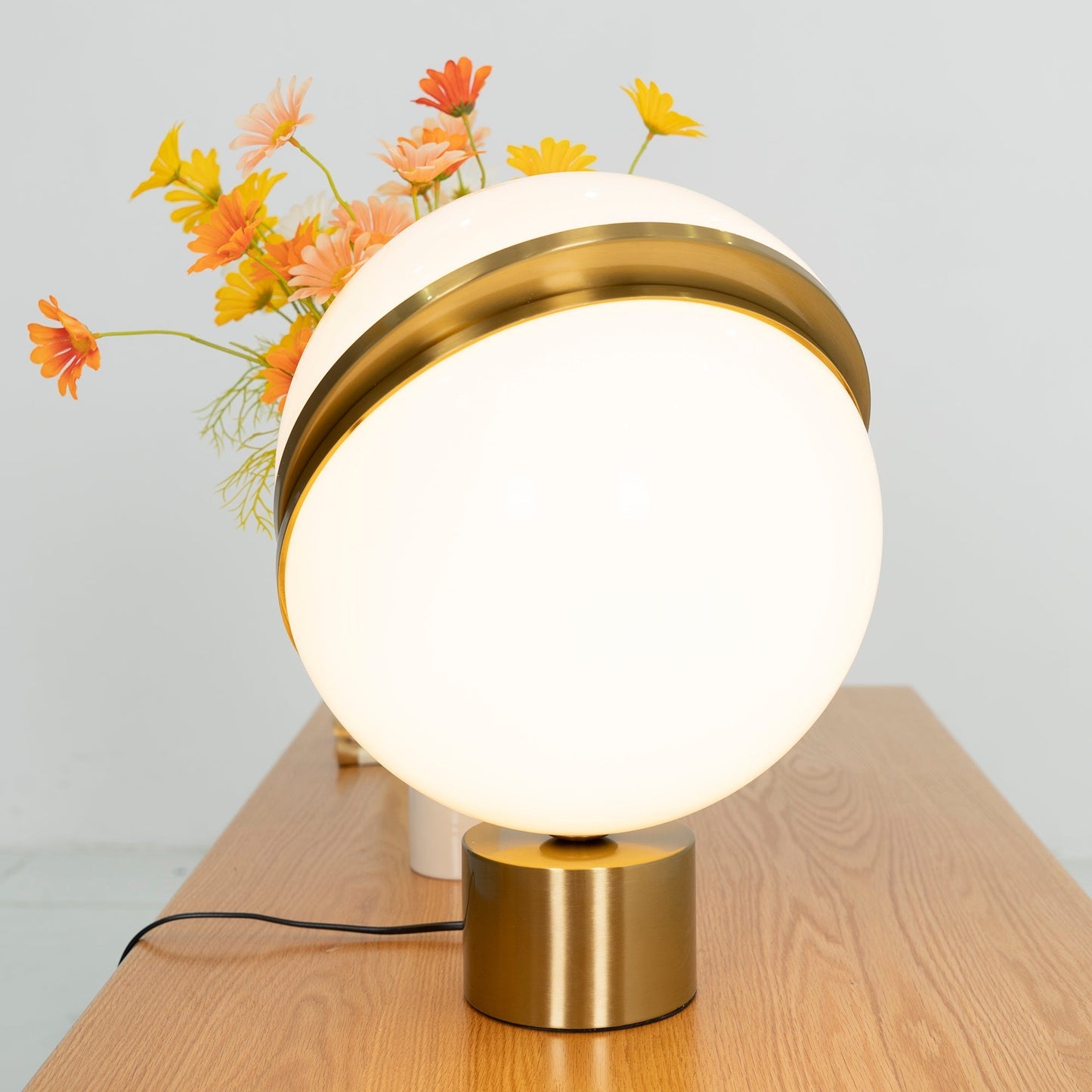 LuxeMoonbeam - Table Lamp with Unique Crescent Design and Cozy Radiance