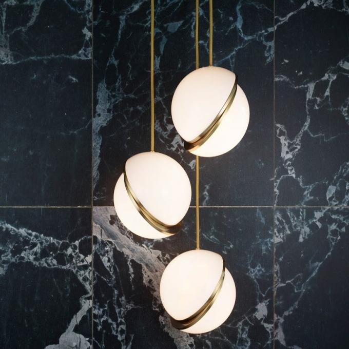 AstralAura – Beleuchtung des Halbmondanhängers