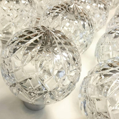 LuxeSphere - Table Lamp with Lustrous Crystal Ball and Soft Lighting