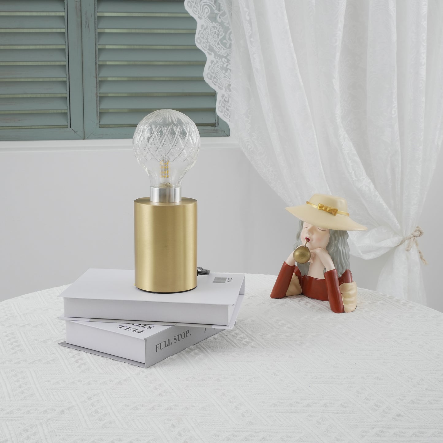 LuxeSphere - Table Lamp with Lustrous Crystal Ball and Soft Lighting