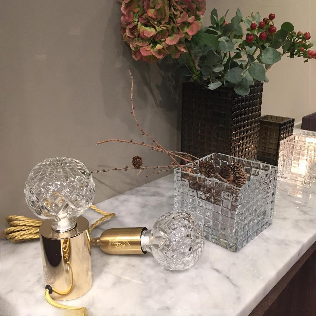 LuxeSphere - Table Lamp with Lustrous Crystal Ball and Soft Lighting