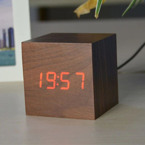 CubeCraft | Stylish Compact Digital Desk Clock for Modern Interiors 0