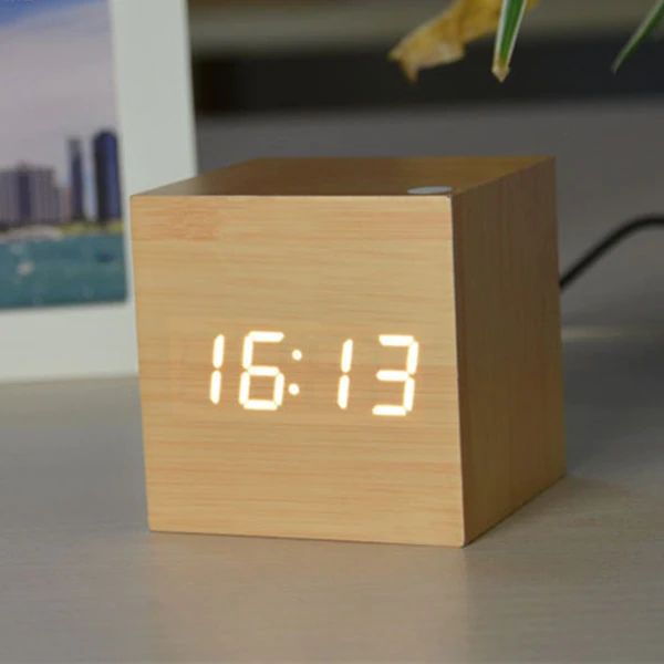 CubeCraft | Stylish Compact Digital Desk Clock for Modern Interiors 10
