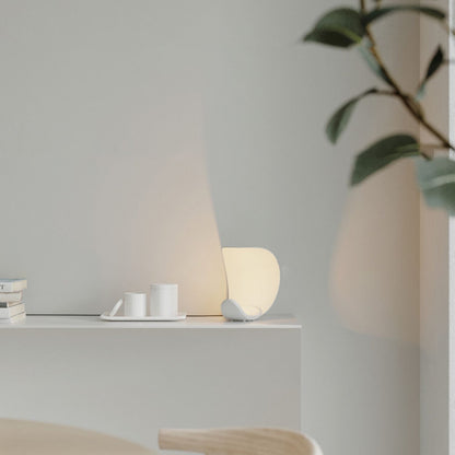 GraceGlow - Lámpara de Mesa con Elegantes Remolinos y Suave Brillo