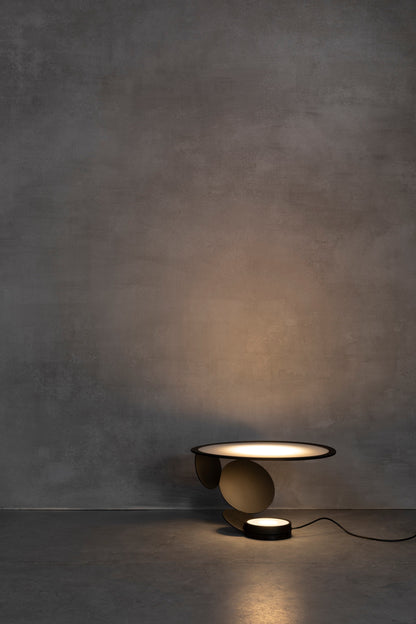 CarveGlow - Lampe Élégante avec Détails Sculptés Subtils et Lumière Douce