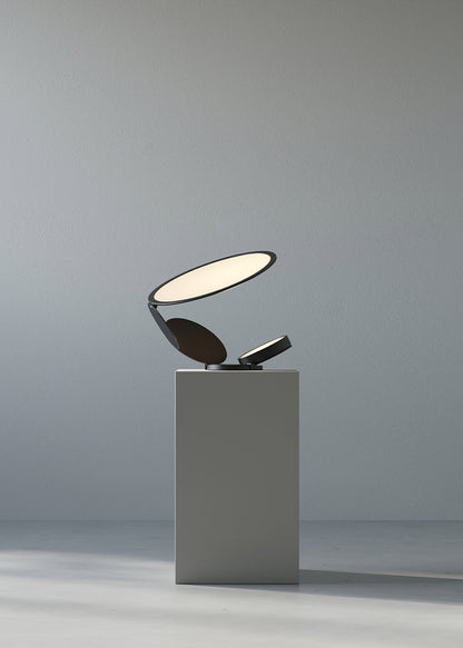 CarveGlow - Lampe Élégante avec Détails Sculptés Subtils et Lumière Douce