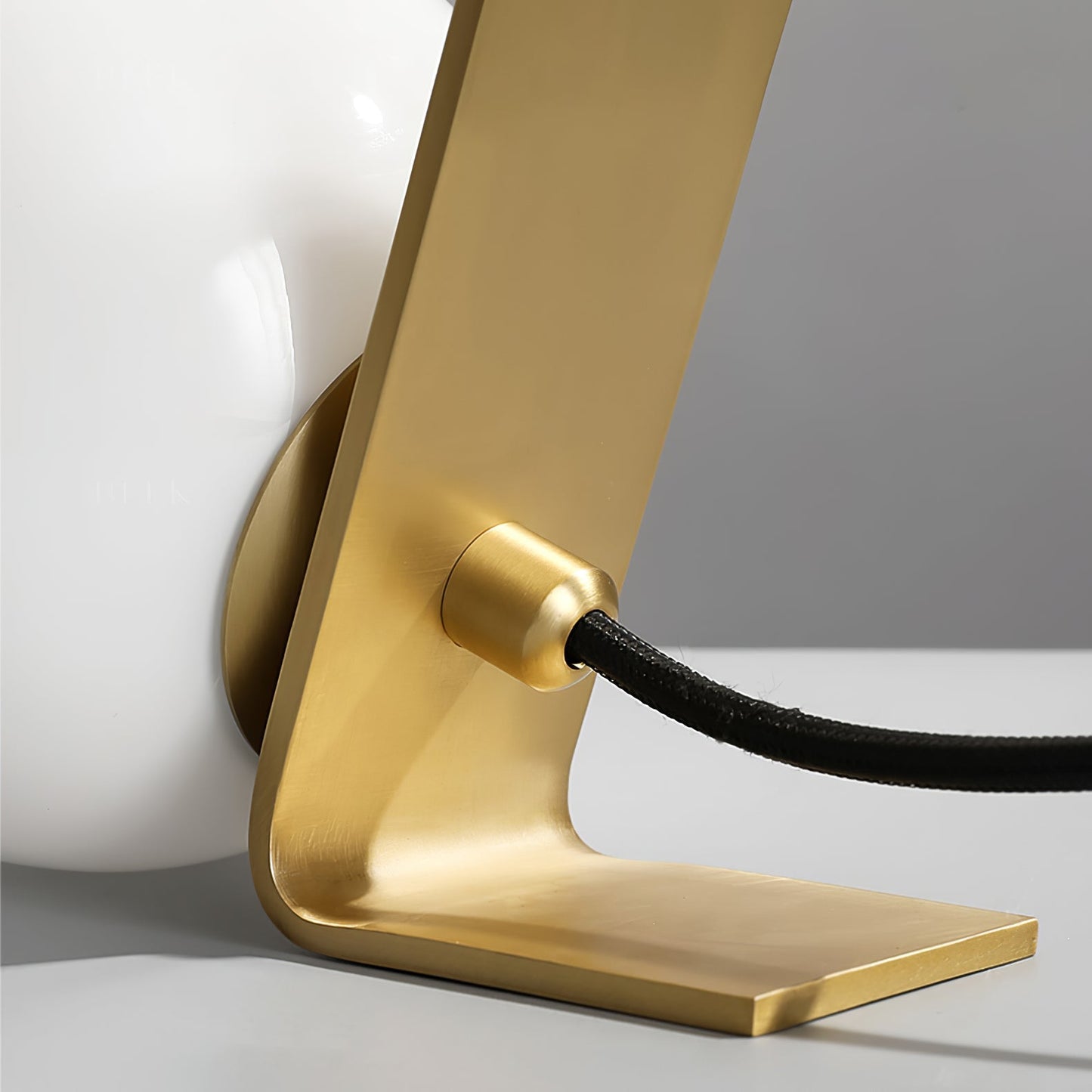 MinimalDaphne - Elegant Lamp with Cozy Glow and Refined Simplicity