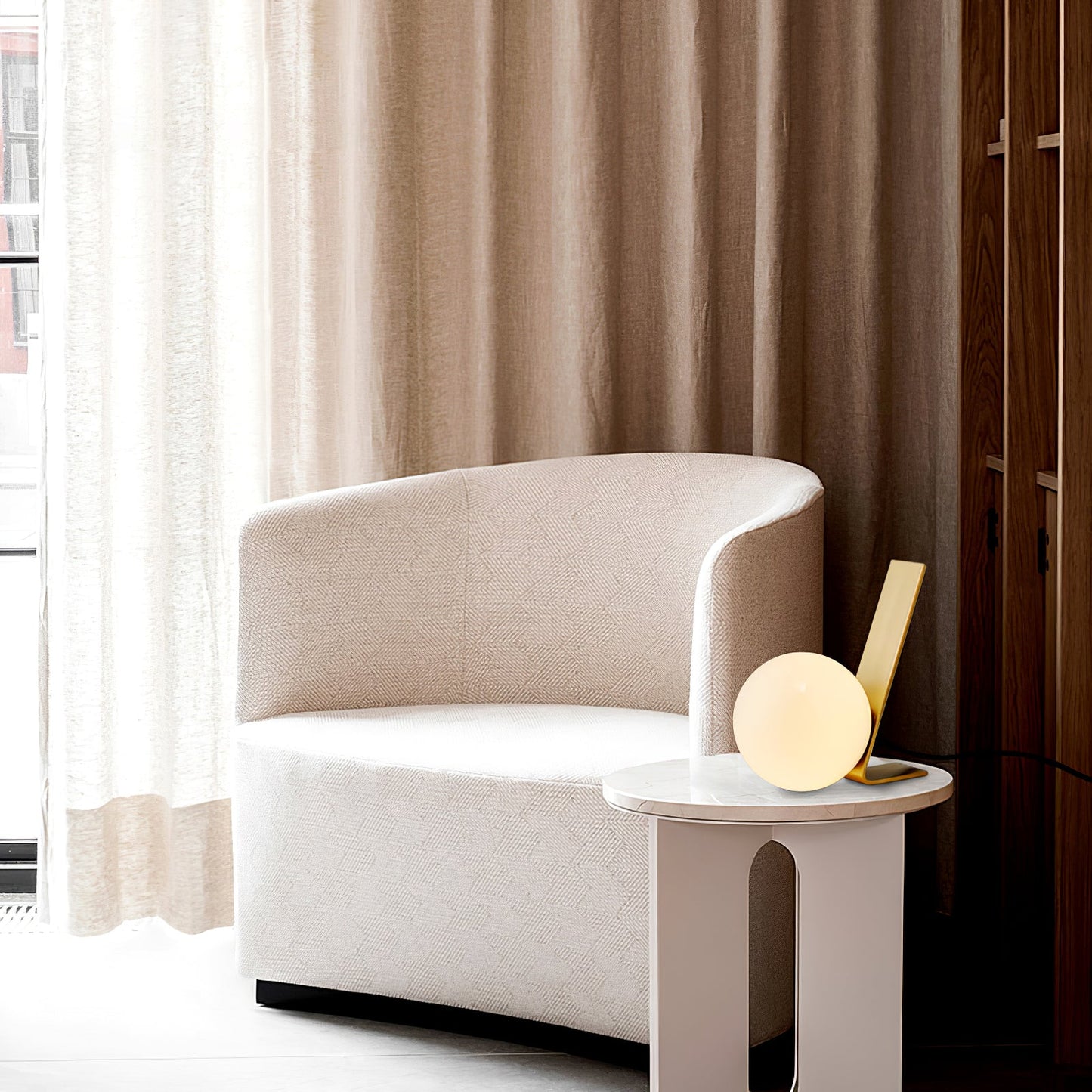MinimalDaphne - Elegant Lamp with Cozy Glow and Refined Simplicity