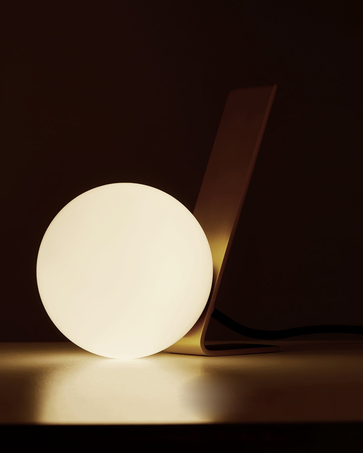 MinimalDaphne - Elegant Lamp with Cozy Glow and Refined Simplicity