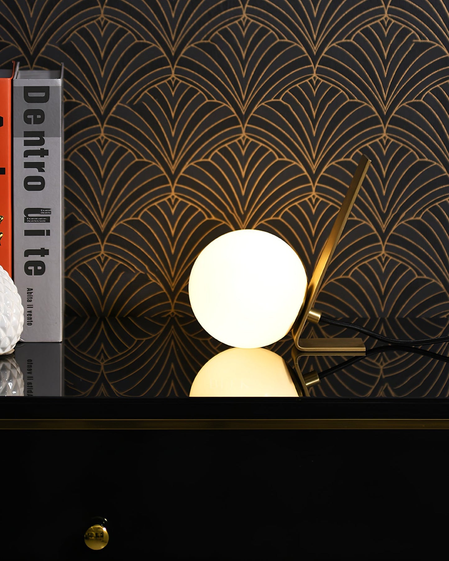 MinimalDaphne - Elegant Lamp with Cozy Glow and Refined Simplicity
