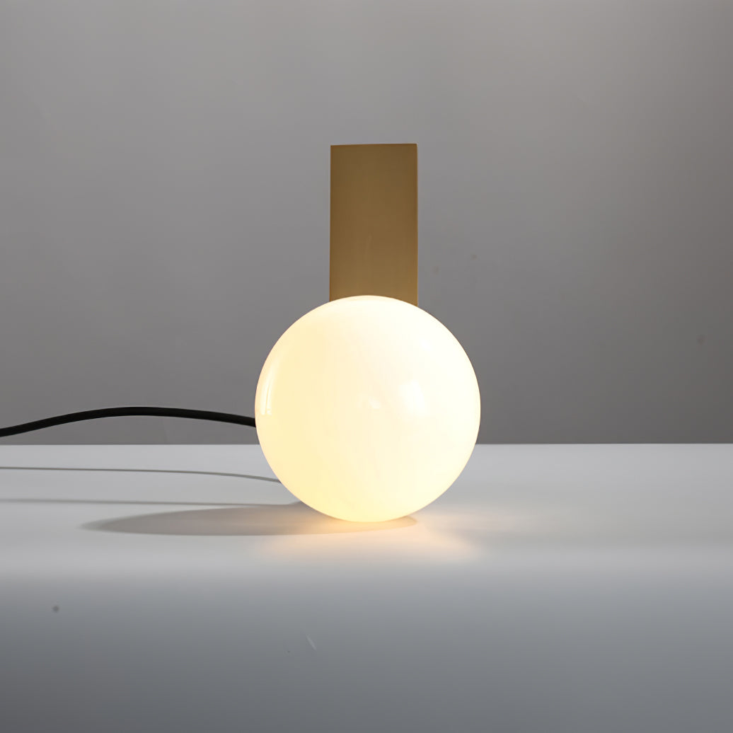 MinimalDaphne - Elegant Lamp with Cozy Glow and Refined Simplicity