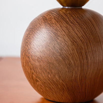 ShadeLuxe - Elegant Bordlampe