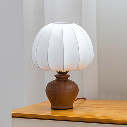 ShadeLuxe - Elegant Bordlampe