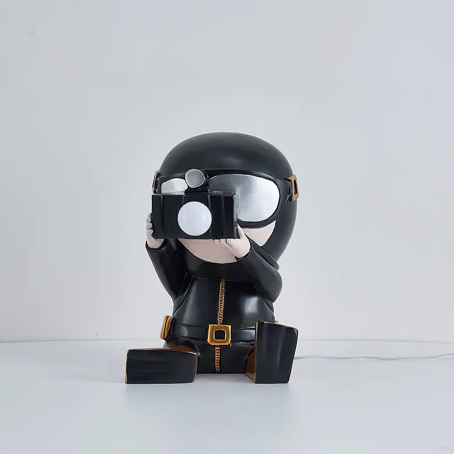 DiverRadiance - Elegant Lamp with Soft Lighting and Contemporary Design